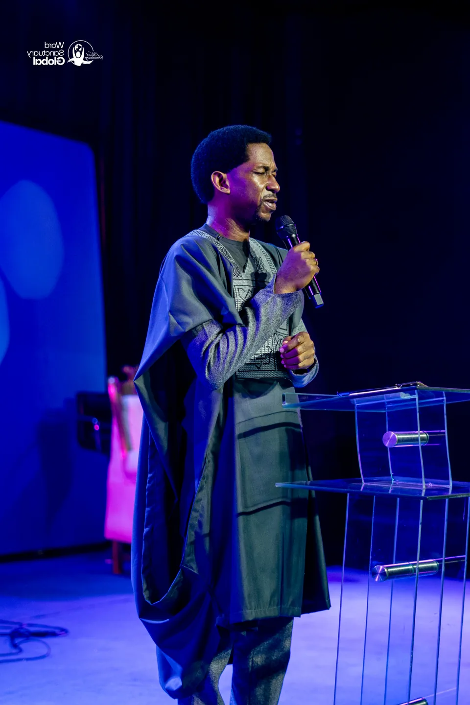 Pastor Temple Omolehin ministering